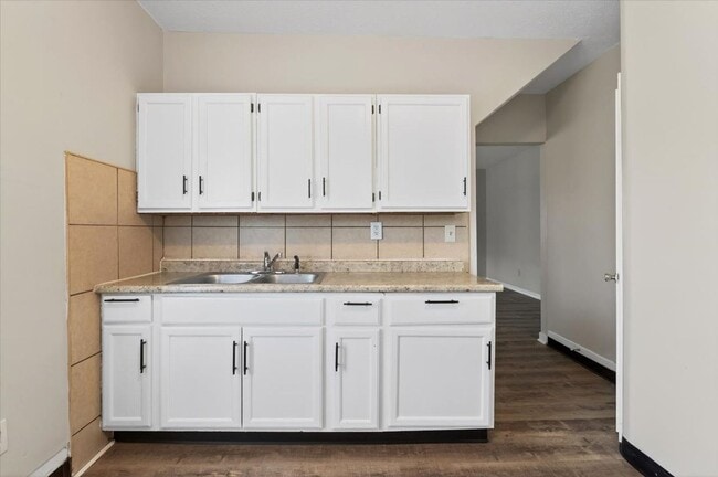 Building Photo - 636 E 34th St