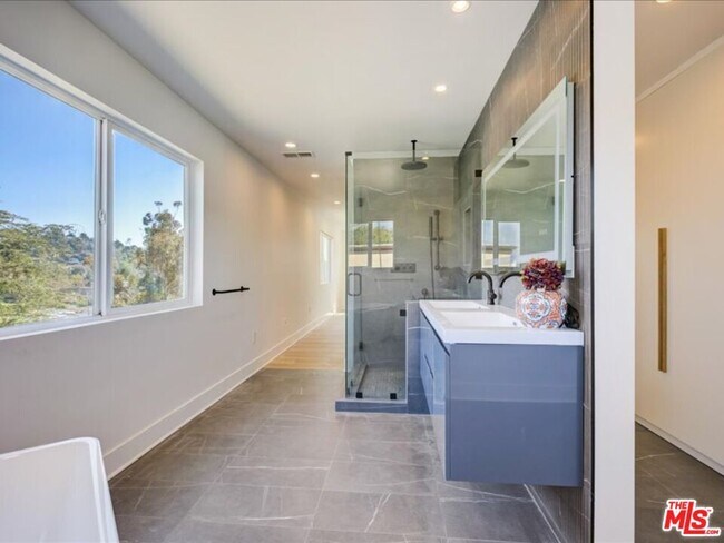 Building Photo - 400 N Avenue 66