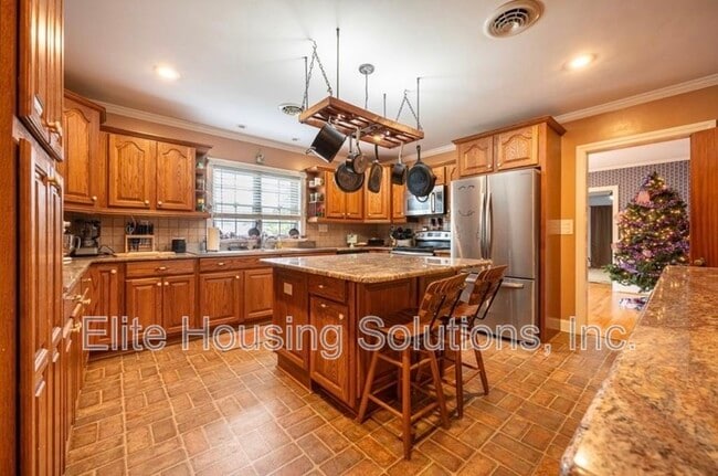 Building Photo - 290 W Ridge St