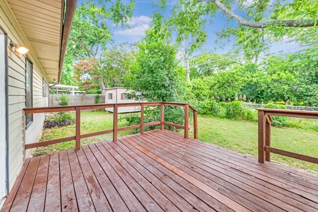 Building Photo - Classic Austin Home in Windsor Park