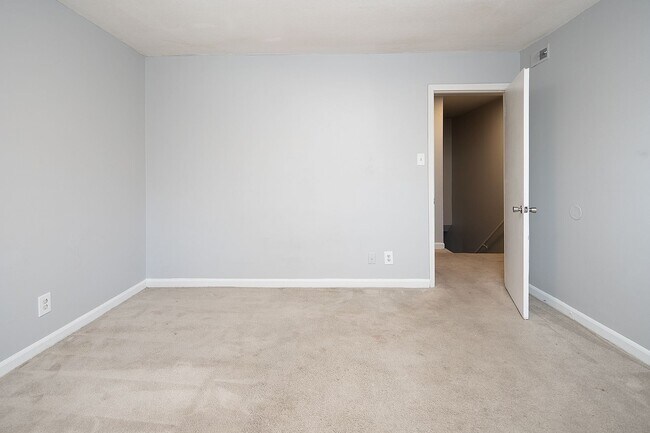 Building Photo - Spacious, affordable two bedroom townhouse in a great location in Charlotte!