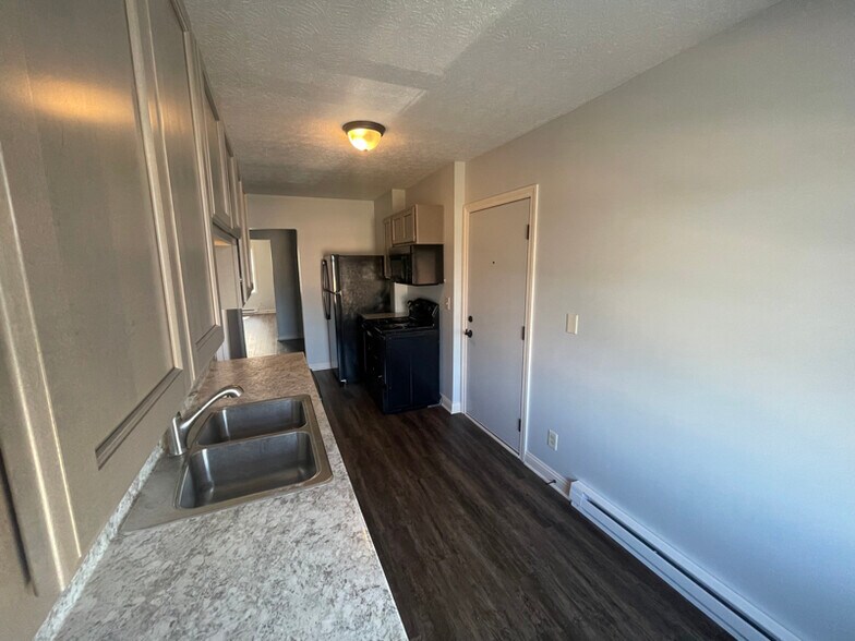 Building Photo - 4133 S Dixie Dr