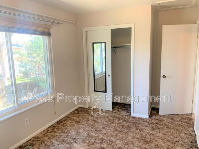 Building Photo - 3201 Wedgewood Ct