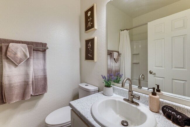 Building Photo - 2837 E Dunbar Dr