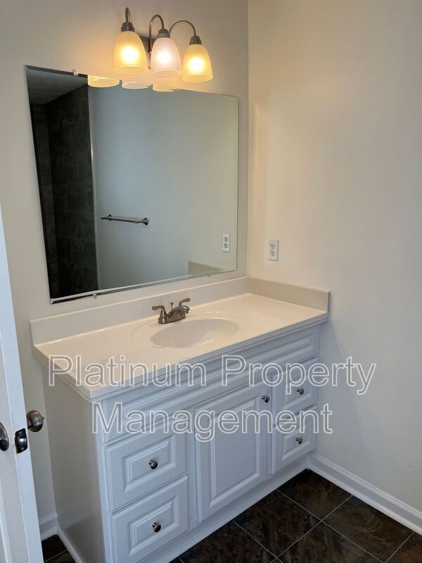 Building Photo - 1097 Yellow River Dr