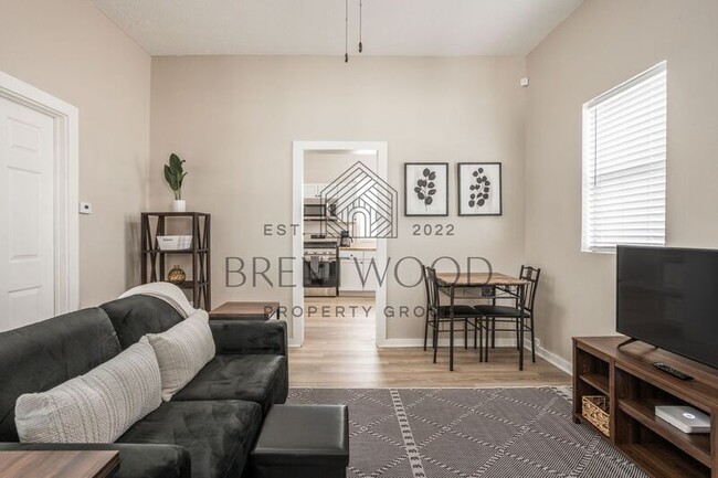 Building Photo - 929 N Tremont St