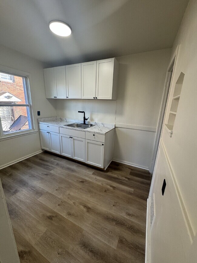 Building Photo - Modern Comfort in a 3BR Rental Home