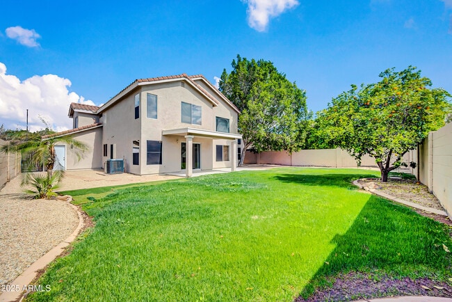 Building Photo - 913 W Juanita Ave