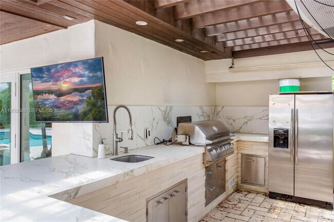 Building Photo - 12515 Palm Rd