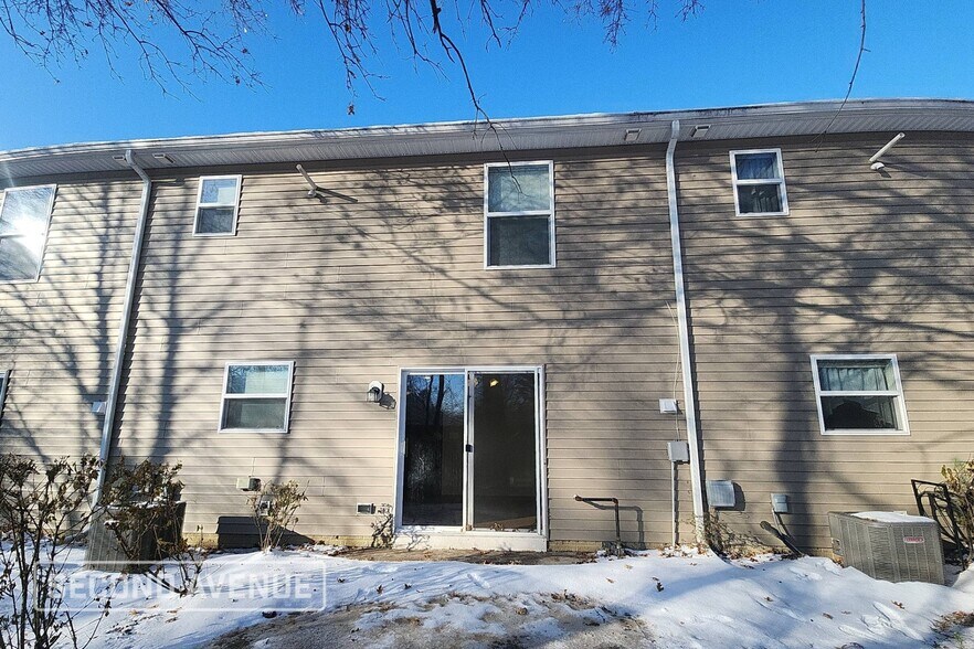 Building Photo - 415 Station 44 Pl