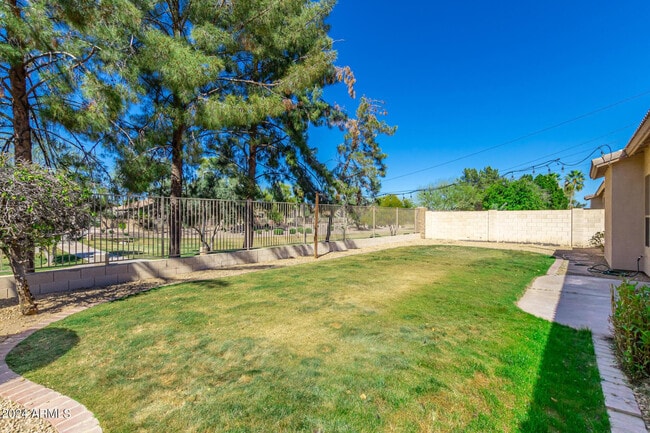 Building Photo - 756 W Citrus Way