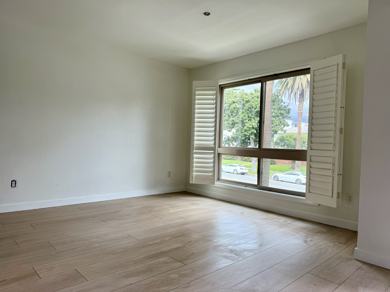 Building Photo - 647 Orange Grove Ave