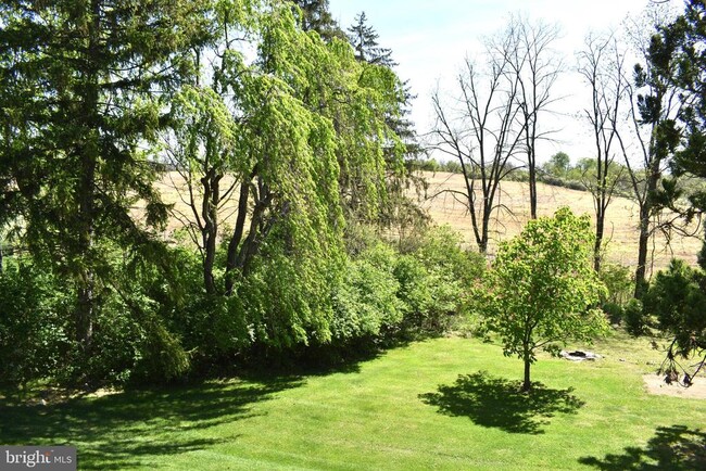 Building Photo - 12979 Buchanan Trail W