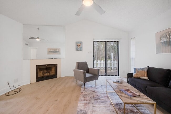 Building Photo - 1601 Faro Dr