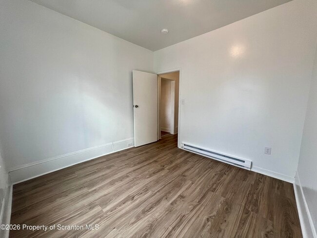 Building Photo - 1405 Linden St