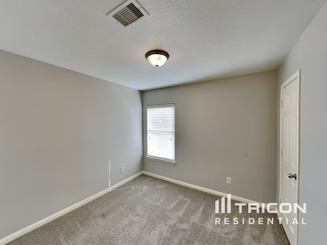 Building Photo - 1003 Marigold Rd
