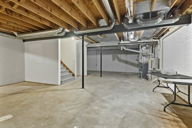 Building Photo - 834 Baker St