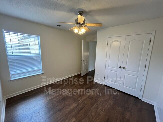 Building Photo - 10174 Sorrento Pl
