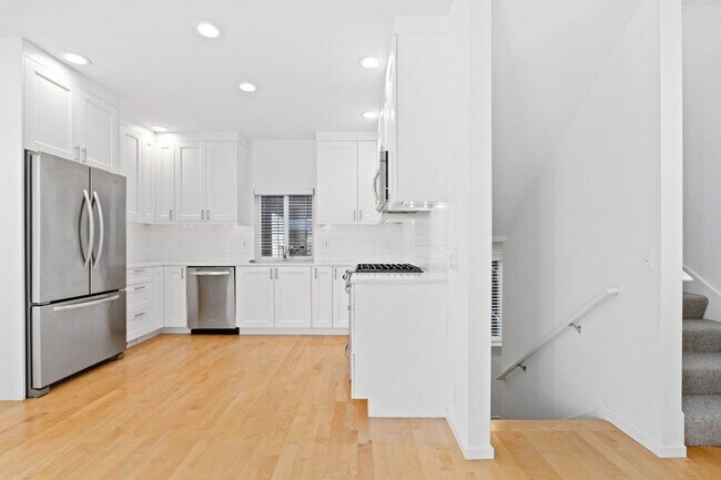 Building Photo - 3Bd/3Ba Seattle Townhome