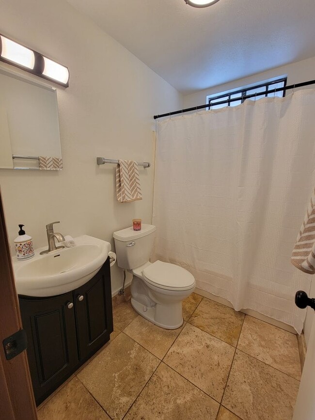 Building Photo - Cozy Cottage in Kihei
