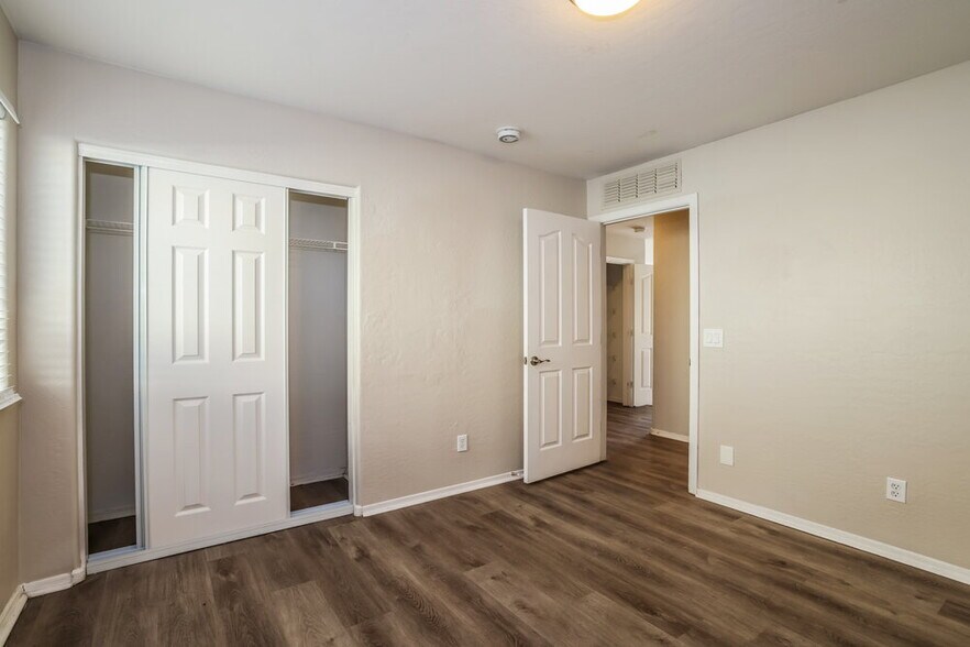 Building Photo - 7123 S 31st Dr