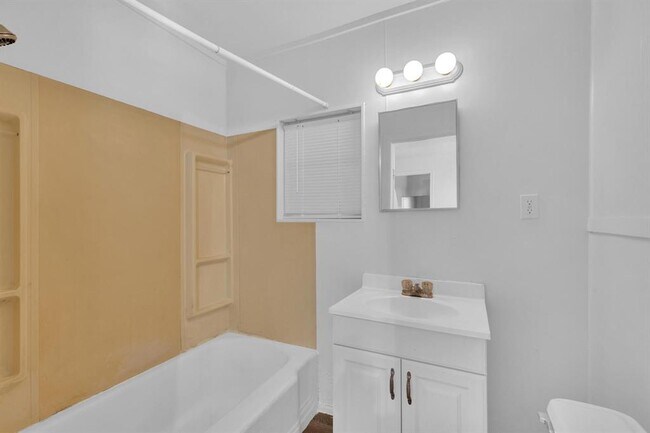 Building Photo - 8503 Rosemary Ln