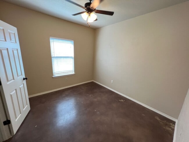 Building Photo - Luxury 3/2 duplex in NBTX