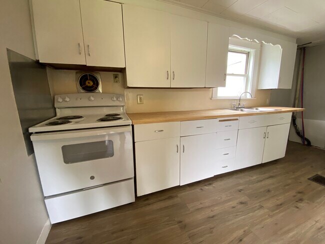 Building Photo - 3 Cross St