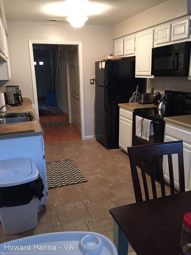 Building Photo - 3 br, 2.5 bath House - 1016 Colonial Meado...