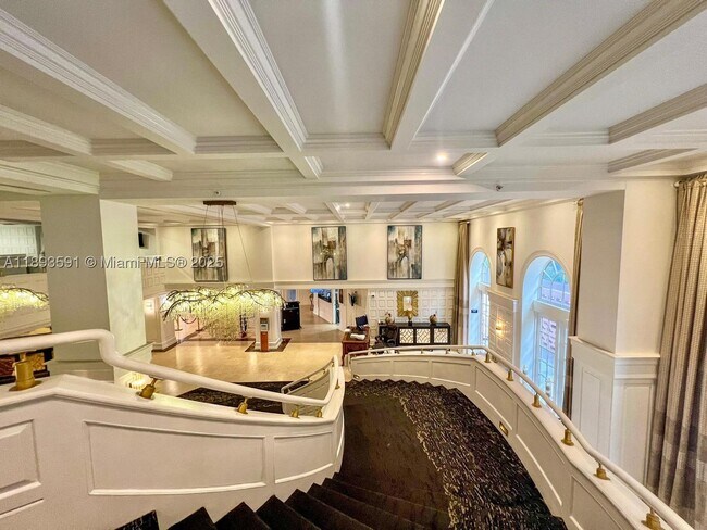 Building Photo - 5225 Collins Ave