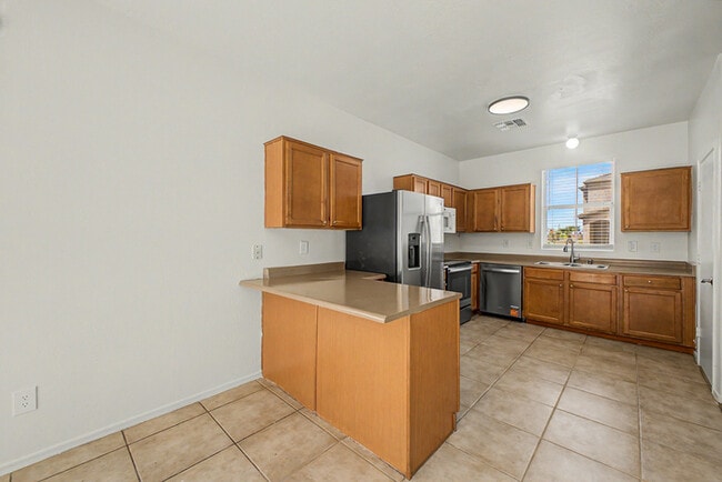Building Photo - 5113 W Fulton St