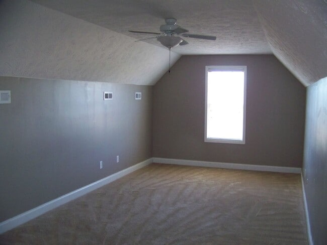 Building Photo - 274 Sanford Ct