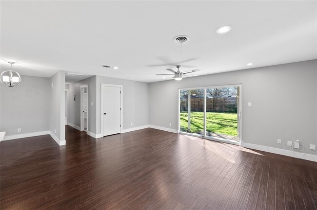 Building Photo - 1305 Glenwood Dr