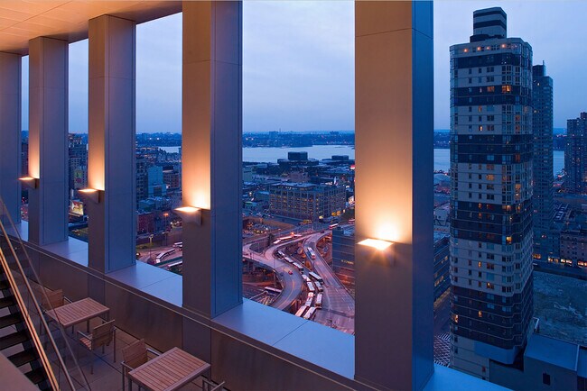 Building Photo - 350 W 42nd St