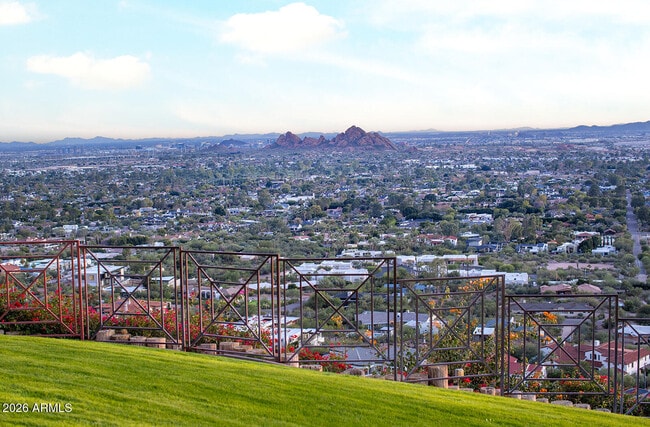 Building Photo - 5400 E Valle Vista Rd