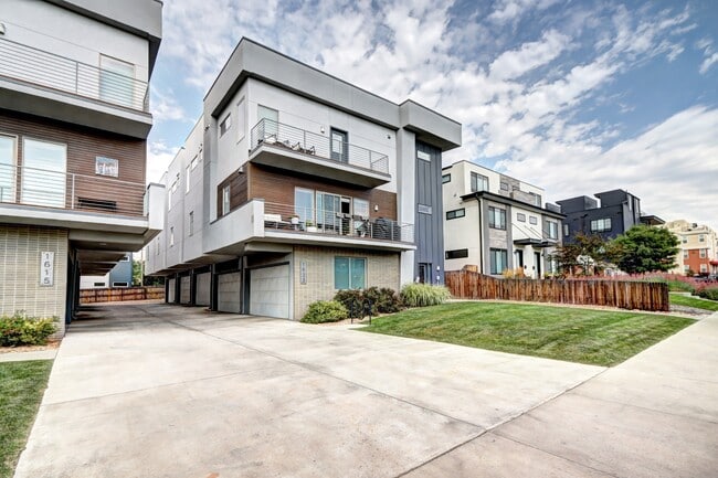 Primary Photo - 1623 Julian St