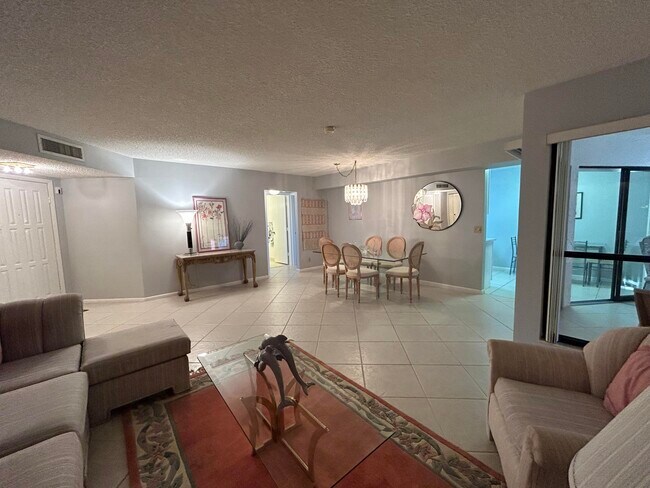 Building Photo - 3101 Lucerne Park Dr