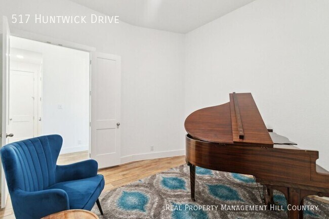 Building Photo - 517 Huntwick Dr