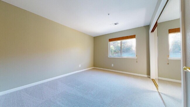 Building Photo - 123 Warbler Ln