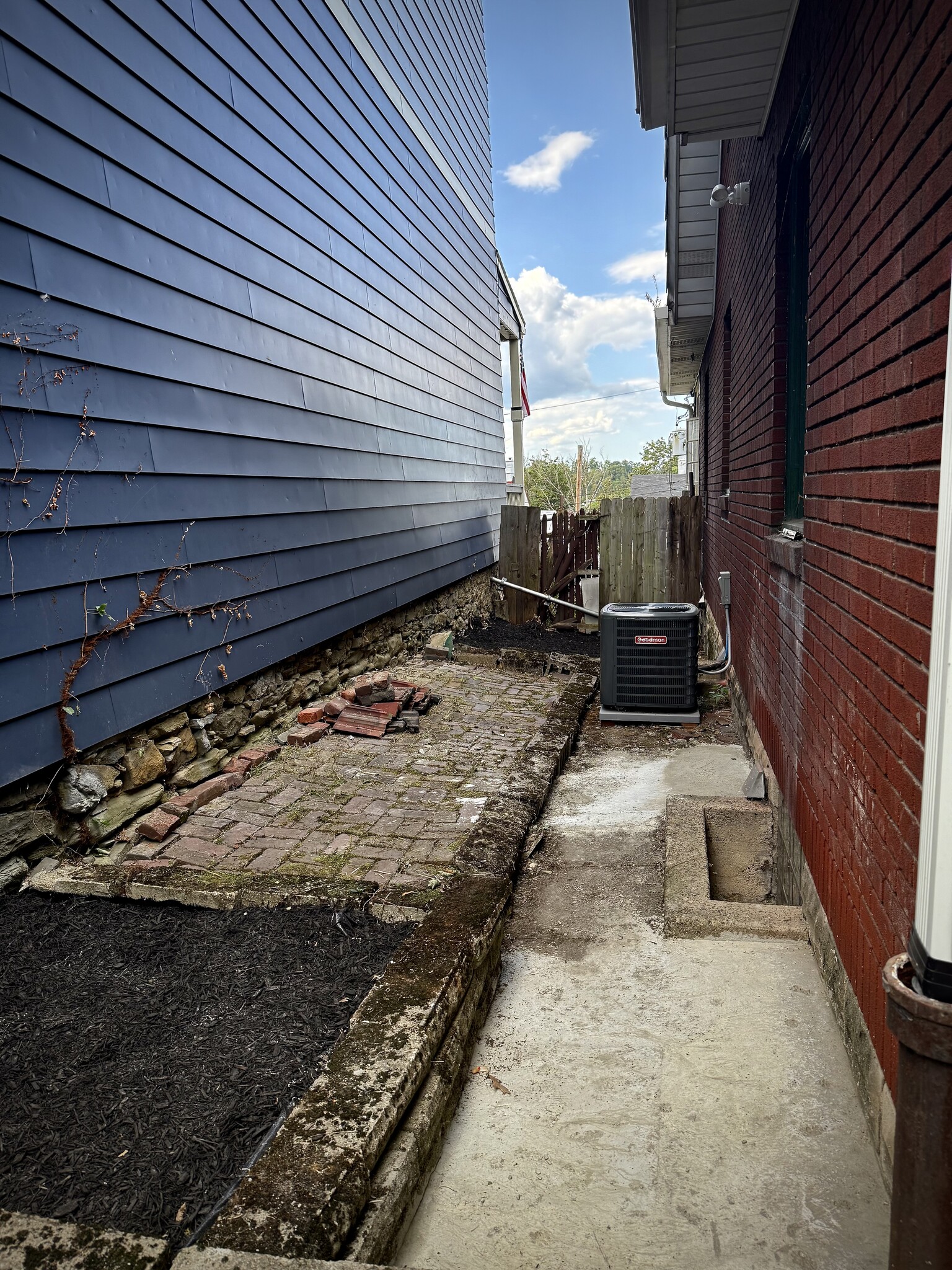Side Patio - 2024 Perrysville Ave