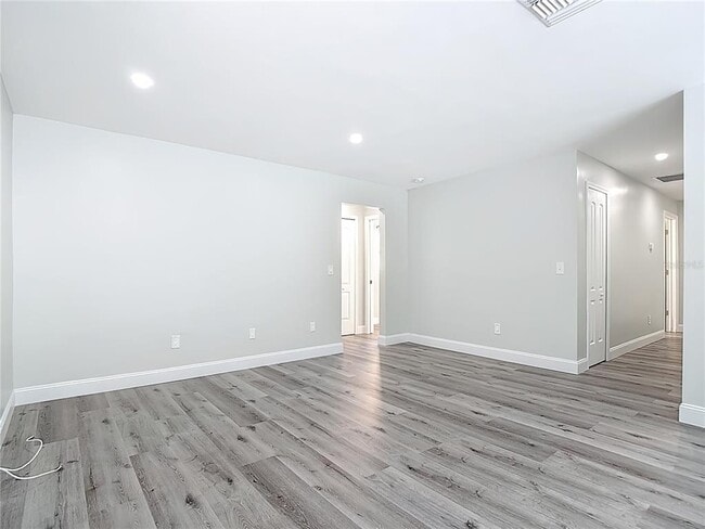 Building Photo - 620 N Barfield Dr