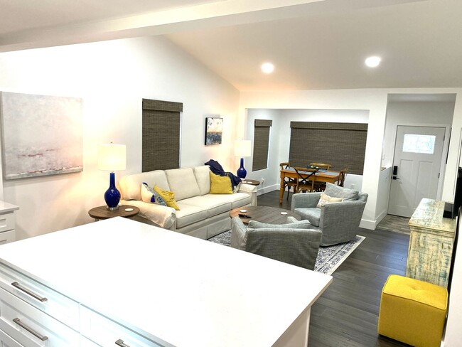 Building Photo - A Stones Throw to the Historic District