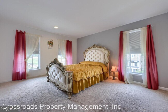 Building Photo - 2 br, 3.5 bath House - 902 Mayer Place