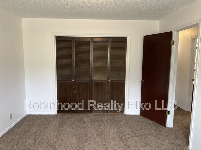 Building Photo - 395 Parkchester Dr