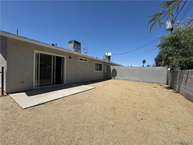 Building Photo - 2460 Lakeside Dr
