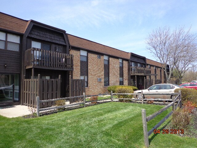 Landscaped entry - 3141 Manley Rd