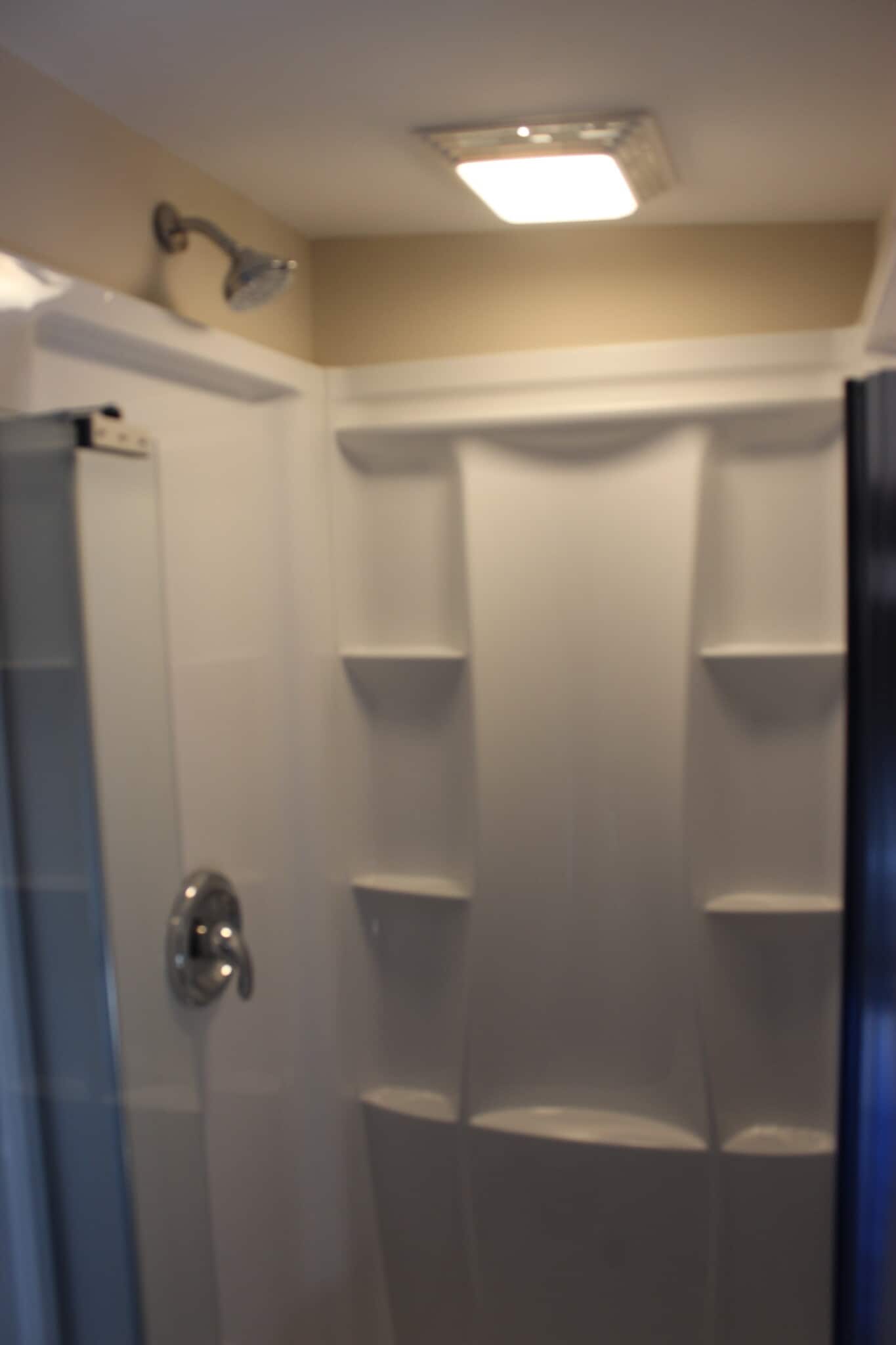 Tub/shower - 66 Front St