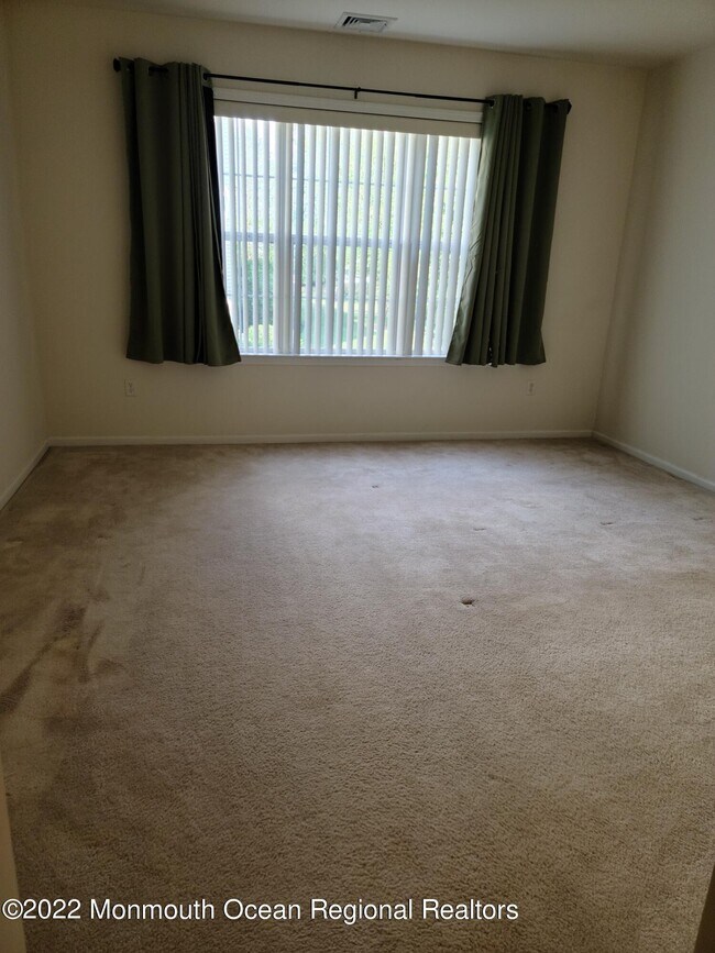Building Photo - 211 Mill Pond Way