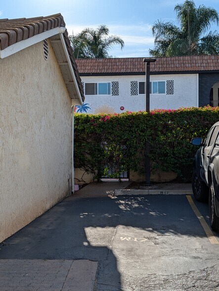 Building Photo - 10170 Palm Glen Dr