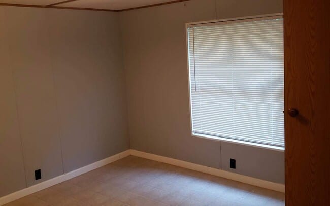 Building Photo - 225 Pecan Ln